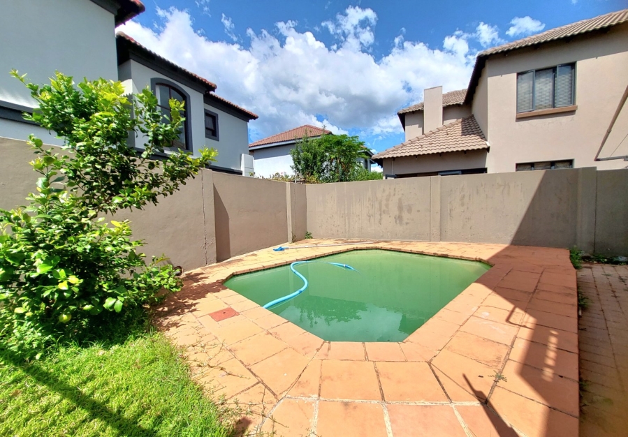 3 Bedroom Property for Sale in Gateway Manor North West